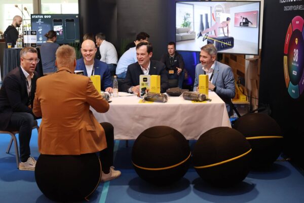 fitness-expo-b2b-meeting-ems-training-suit-supplier